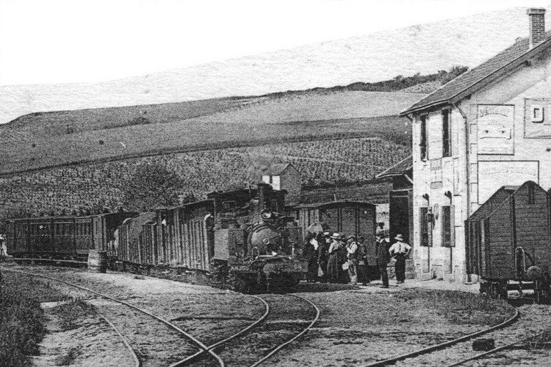Un long convoi en gare de Chalonnes.