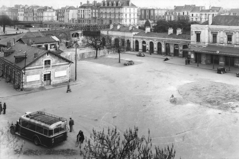 La gare du Petit Anjou au milieu des annéees 1950.
